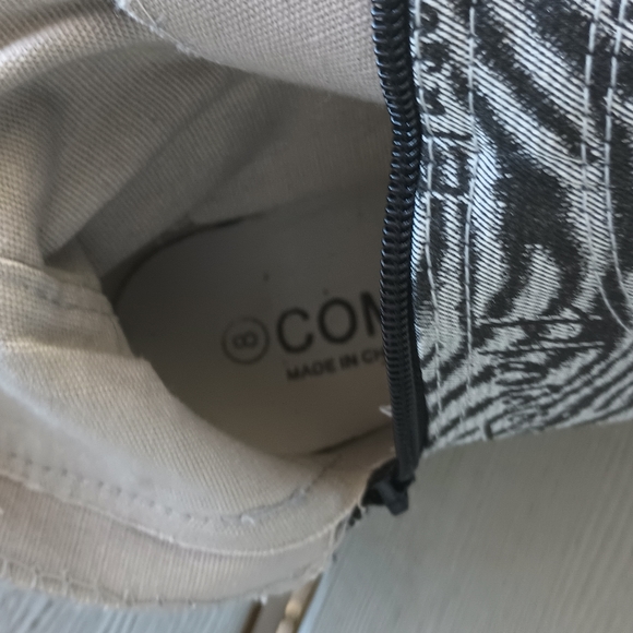 Coms - Picture 7 of 14